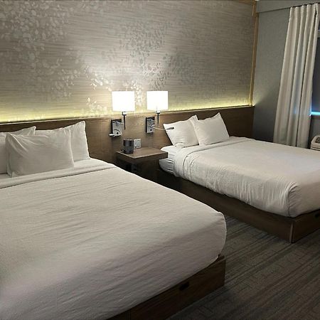 Voco Niagara Falls - The Cadence By Ihg Экстерьер фото A room at the Hilton Garden Inn in San Francisco