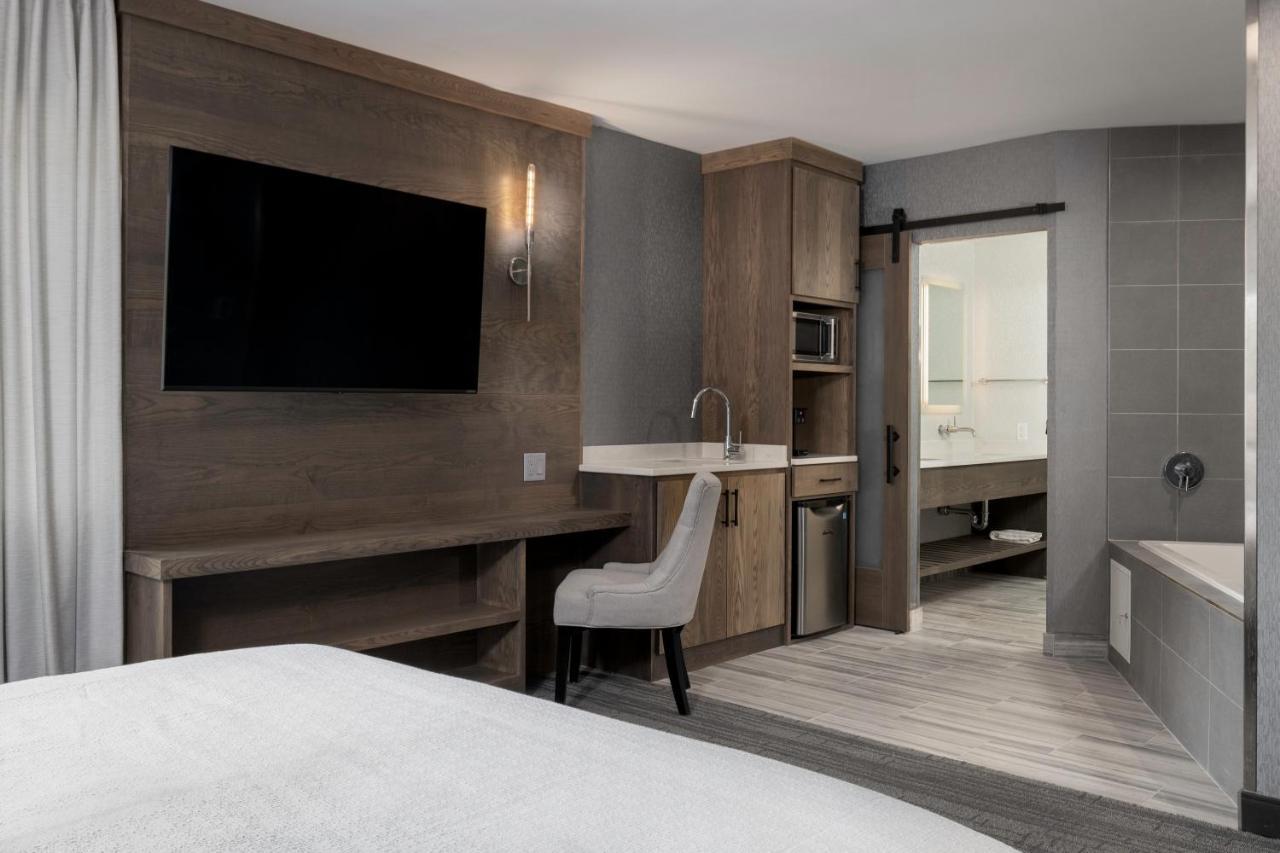 Voco Niagara Falls - The Cadence By Ihg Экстерьер фото A guest room at the Hilton Garden Inn in San Francisco