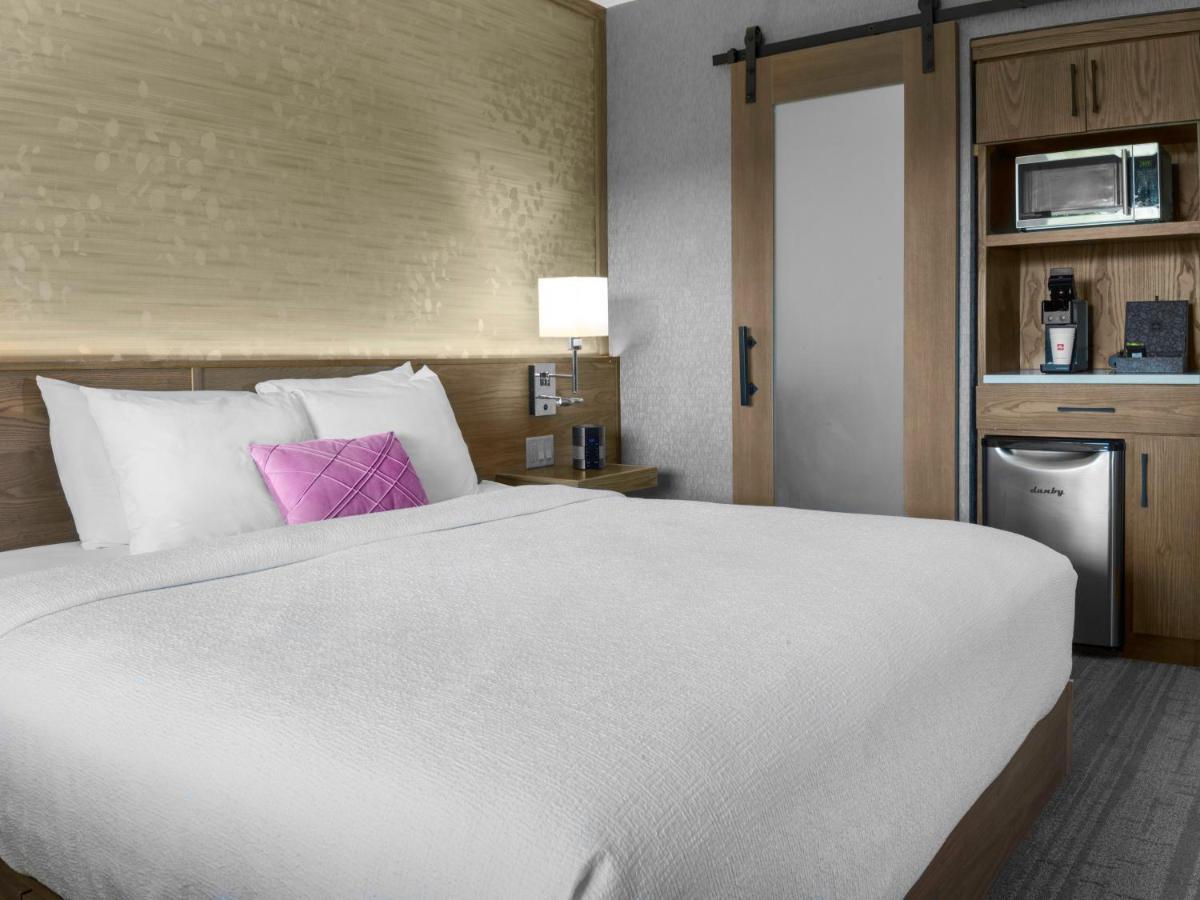 Voco Niagara Falls - The Cadence By Ihg Экстерьер фото A typical room at the Hilton Garden Inn