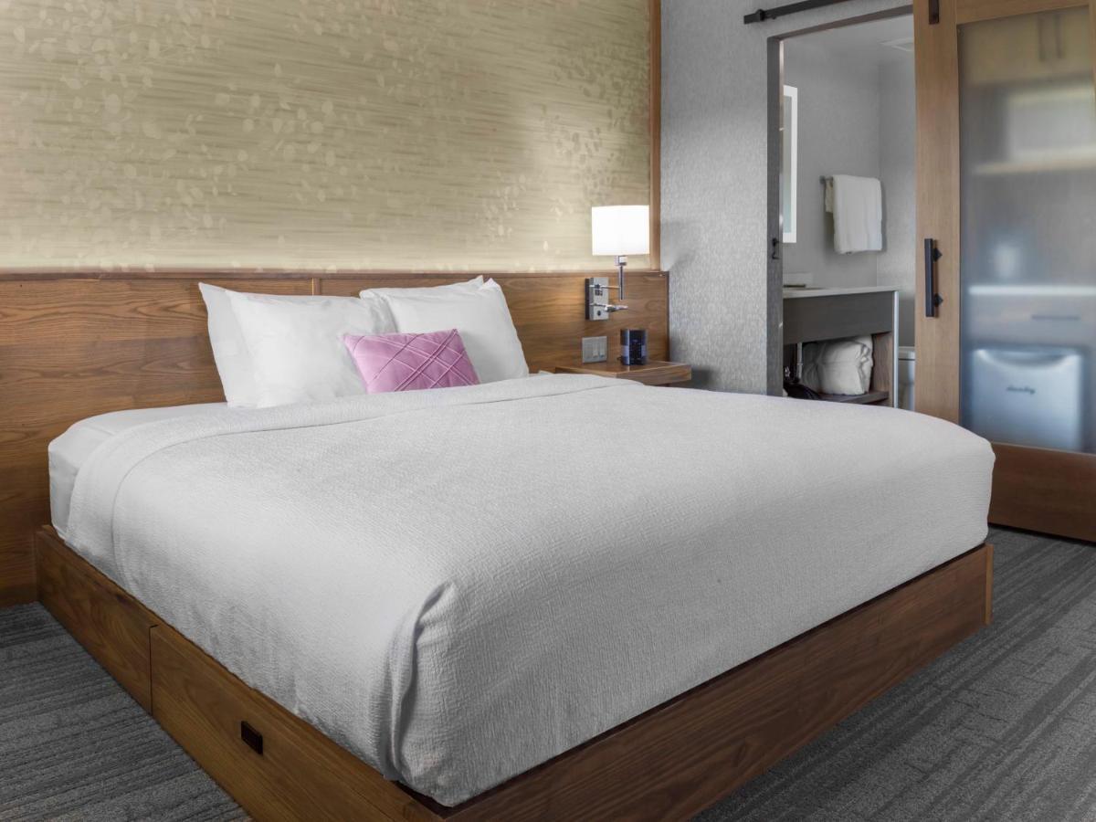 Voco Niagara Falls - The Cadence By Ihg Экстерьер фото A bedroom at the Hotel Zags