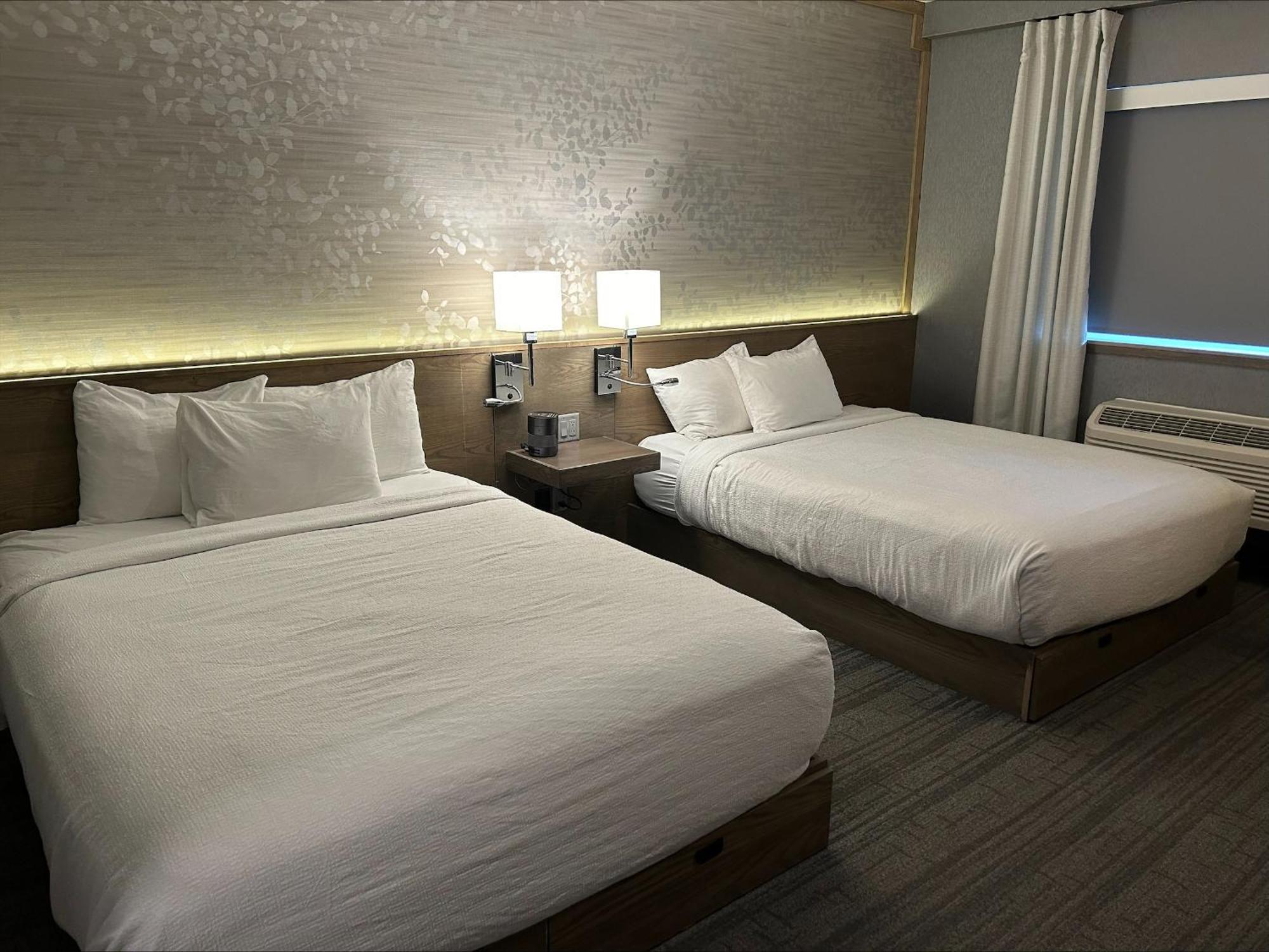 Voco Niagara Falls - The Cadence By Ihg Экстерьер фото A room at the Hilton Garden Inn in San Francisco